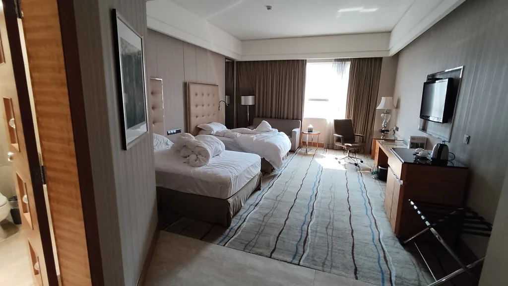 A hotel bedroom